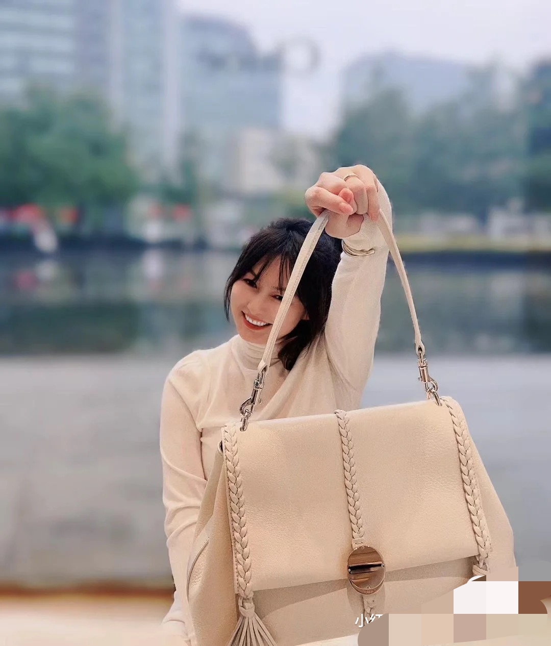Chloé Upper body picture sharing 221 new product launch