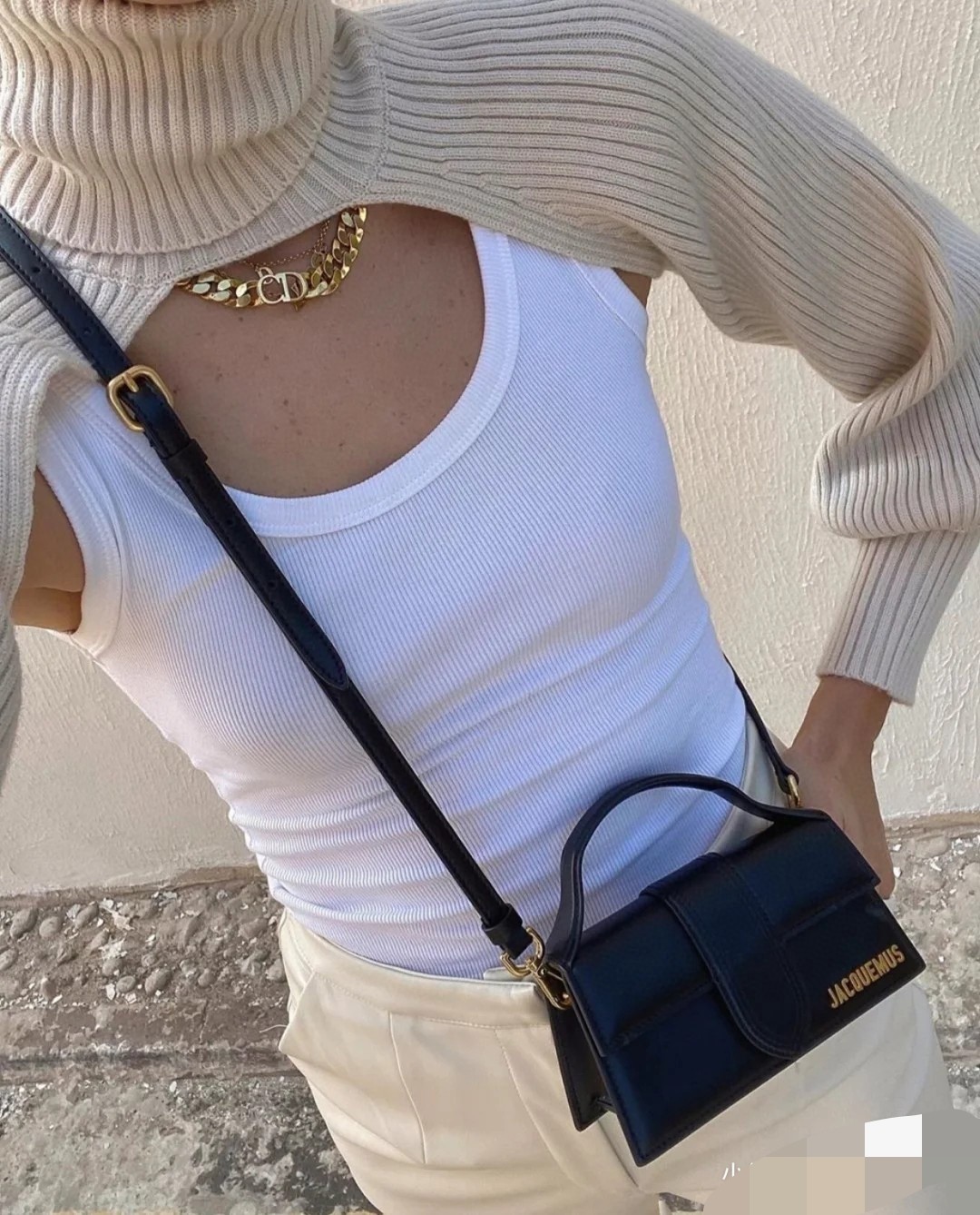 Jacquemus Product _do0qfUWhIxNFHKCIO_v9AV5t06l_YOlljQECLMg