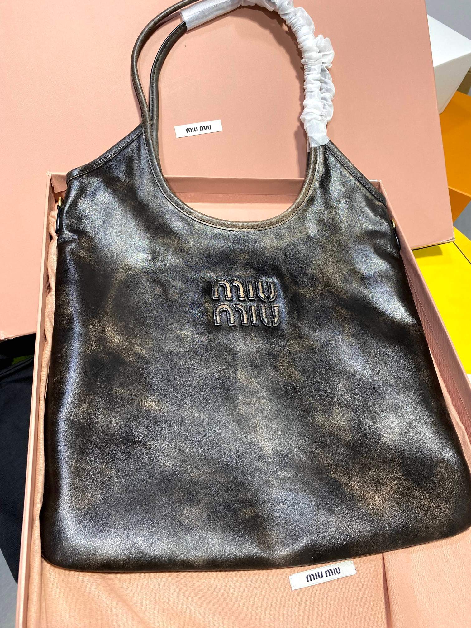 Miu Miu Lets continue with a few actual photos of the delivery. I highly recommend it. Miumiu has become very popular recently! The quality is su