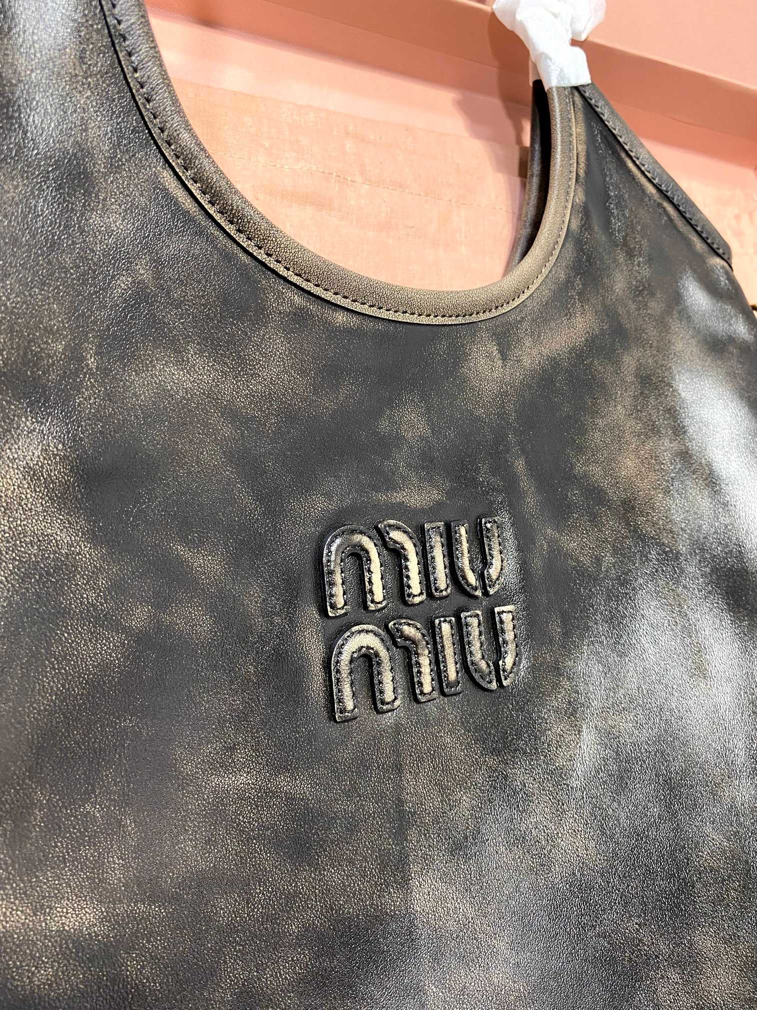 Miu Miu Lets continue with a few actual photos of the delivery. I highly recommend it. Miumiu has become very popular recently! The quality is su