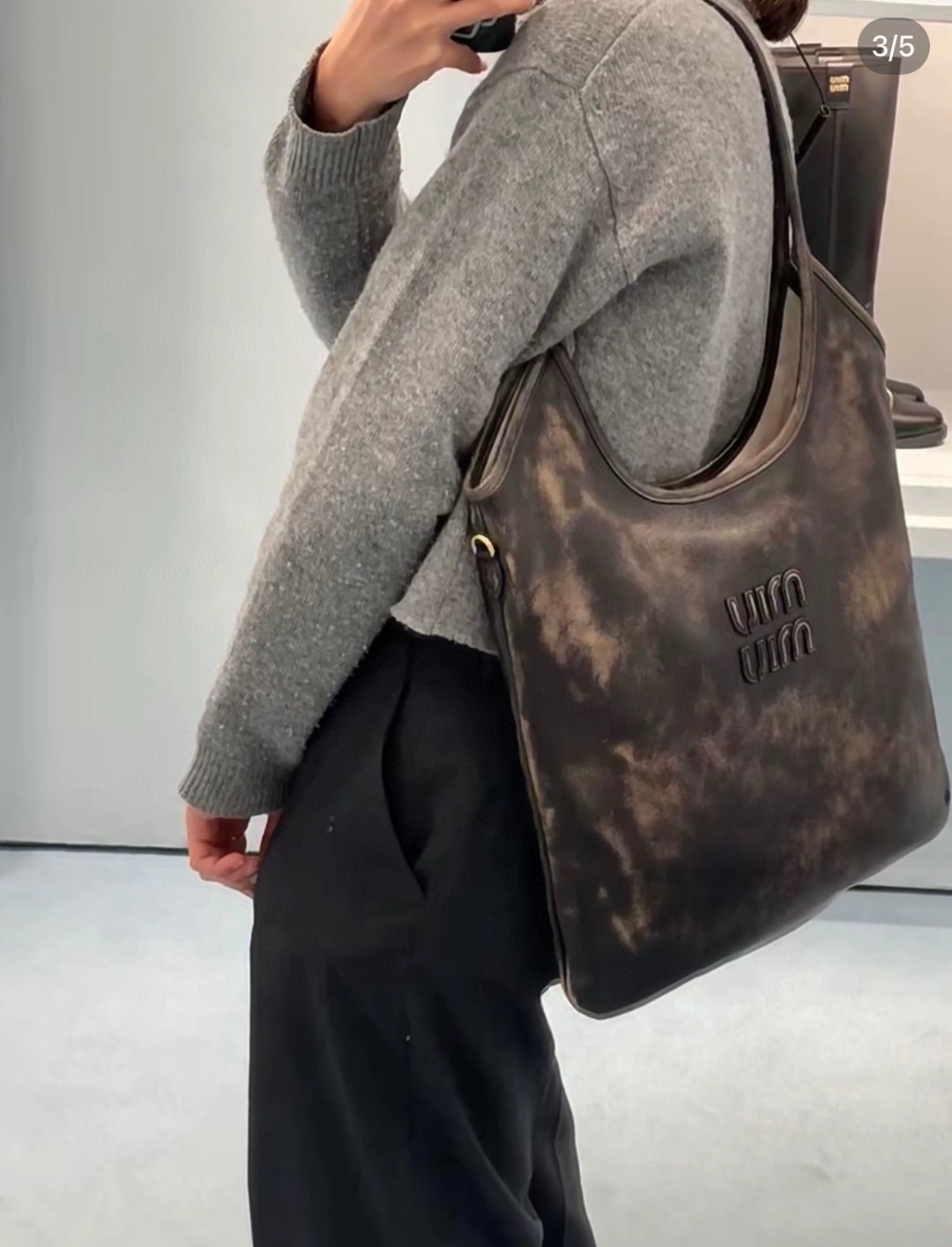 Miu Miu Every miumiu girl can control the hoboretro lazy stylecolor matching! Original factory with packaging 5BG231, Miu's new Isetan limited ed