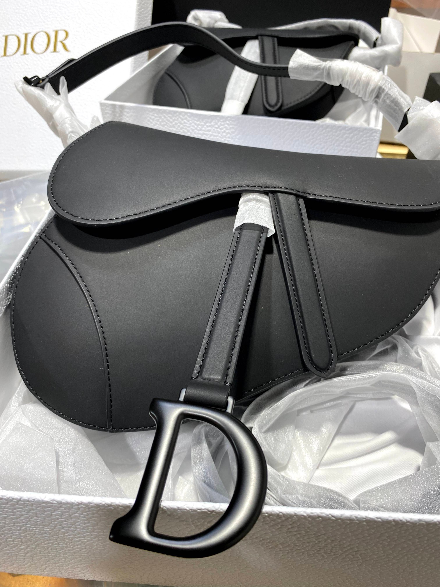 Upgraded Dior saddle all black large and small saddle bags will be shipped in seconds"! French calfskin with 100% genuine suede lining, the best