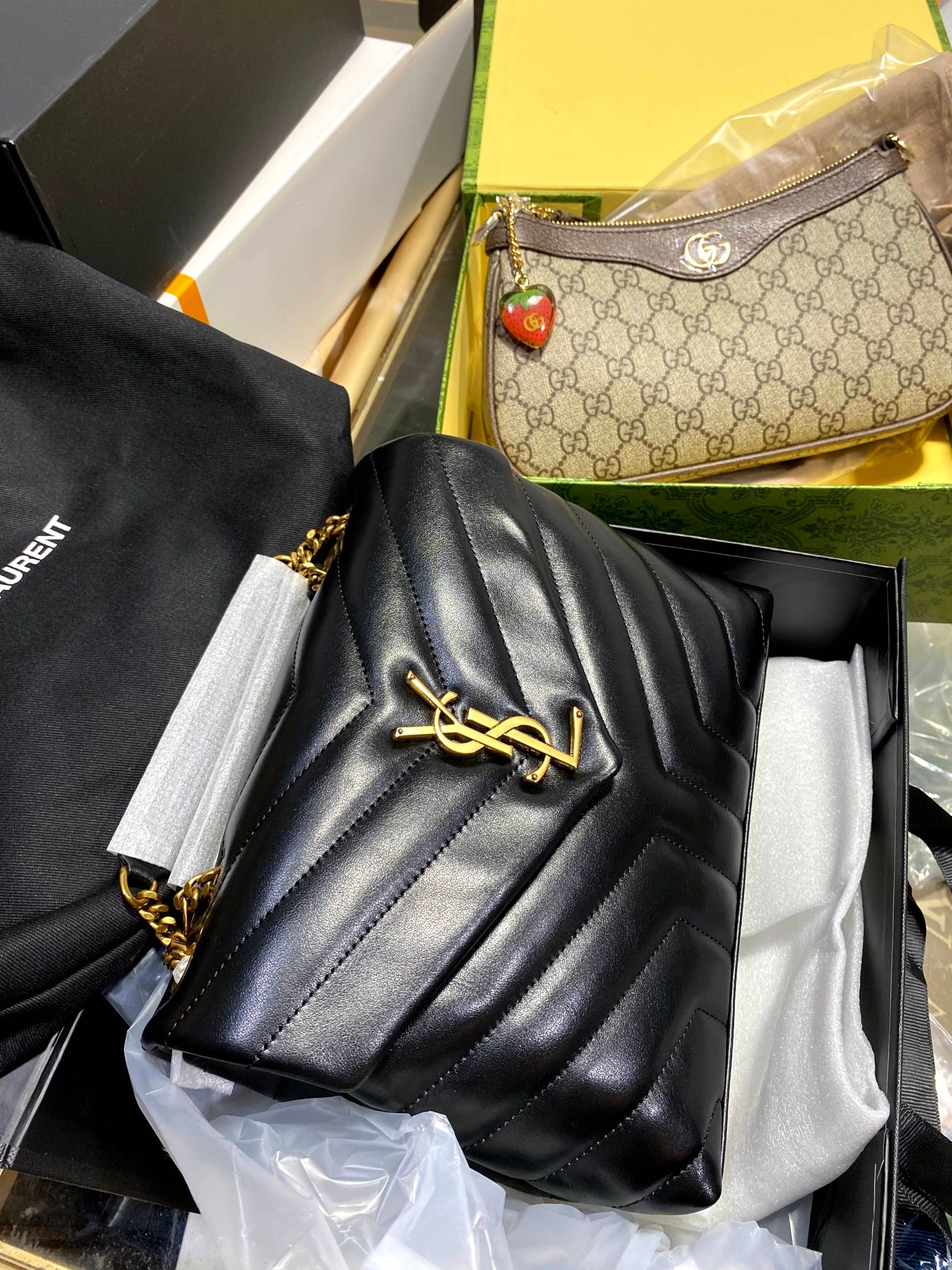 Saint Laurent Loulou 23cm black gold buckle must be released every day