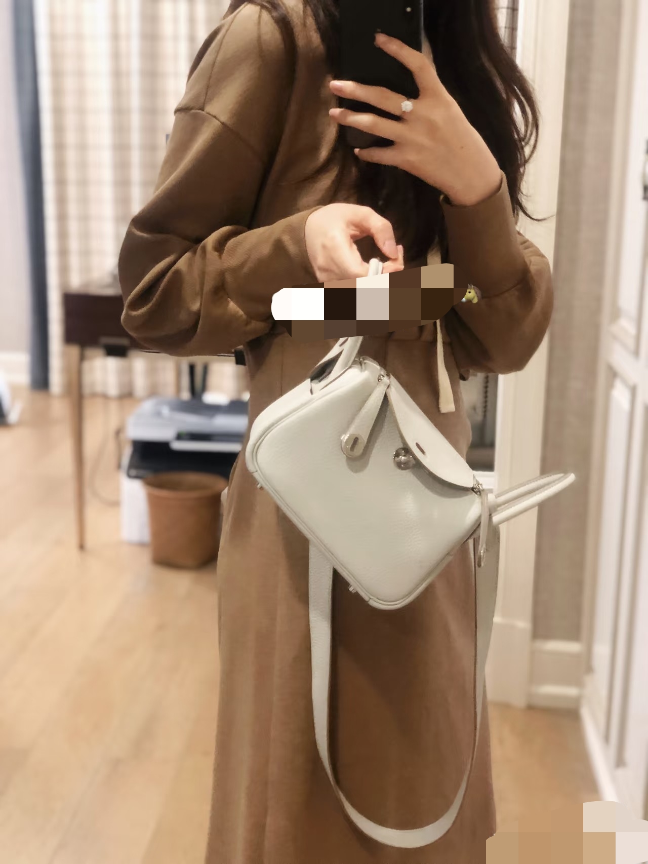 Hermès ** "Some people say this is a melancholy tone**