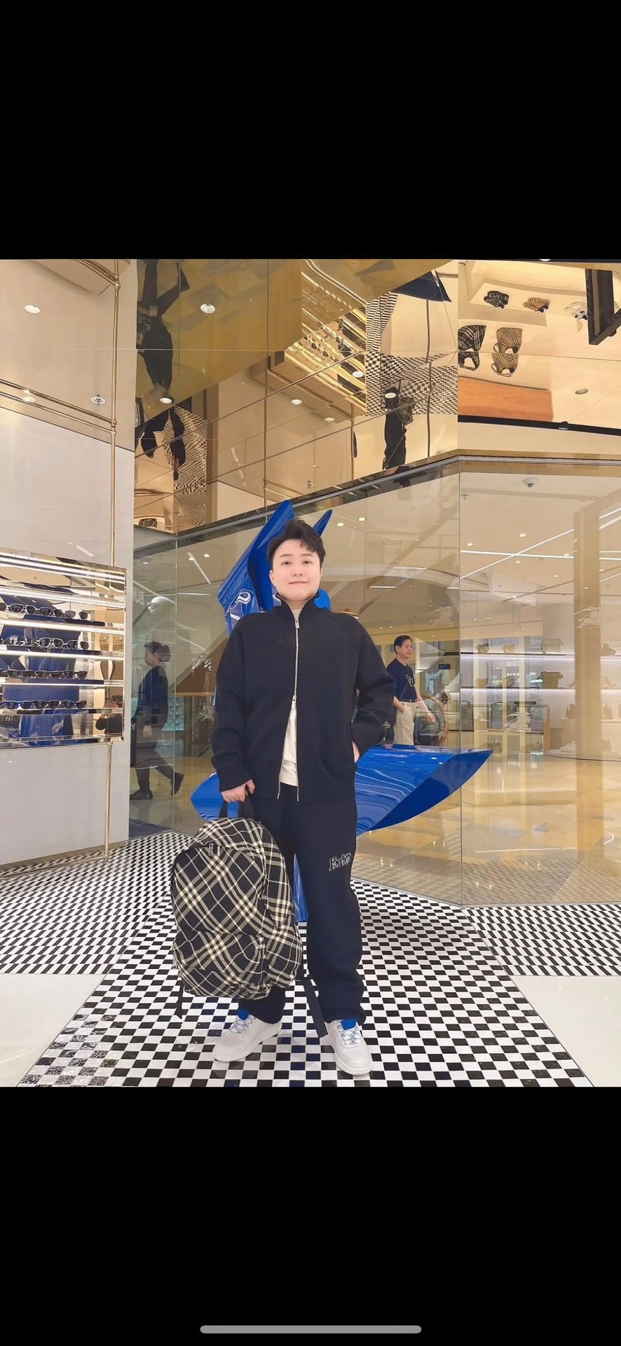 Burberry black reference