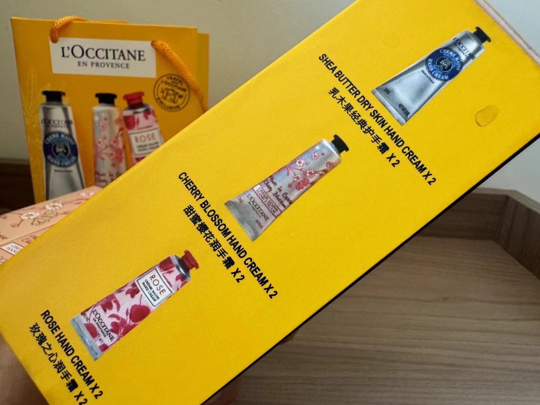 75💰
对版质量，独家私模，市面最高版本✔️欧舒丹护手霜正方六件套！内含：30ml*6。味道：乳木果×2，玫瑰×2，樱花×2。