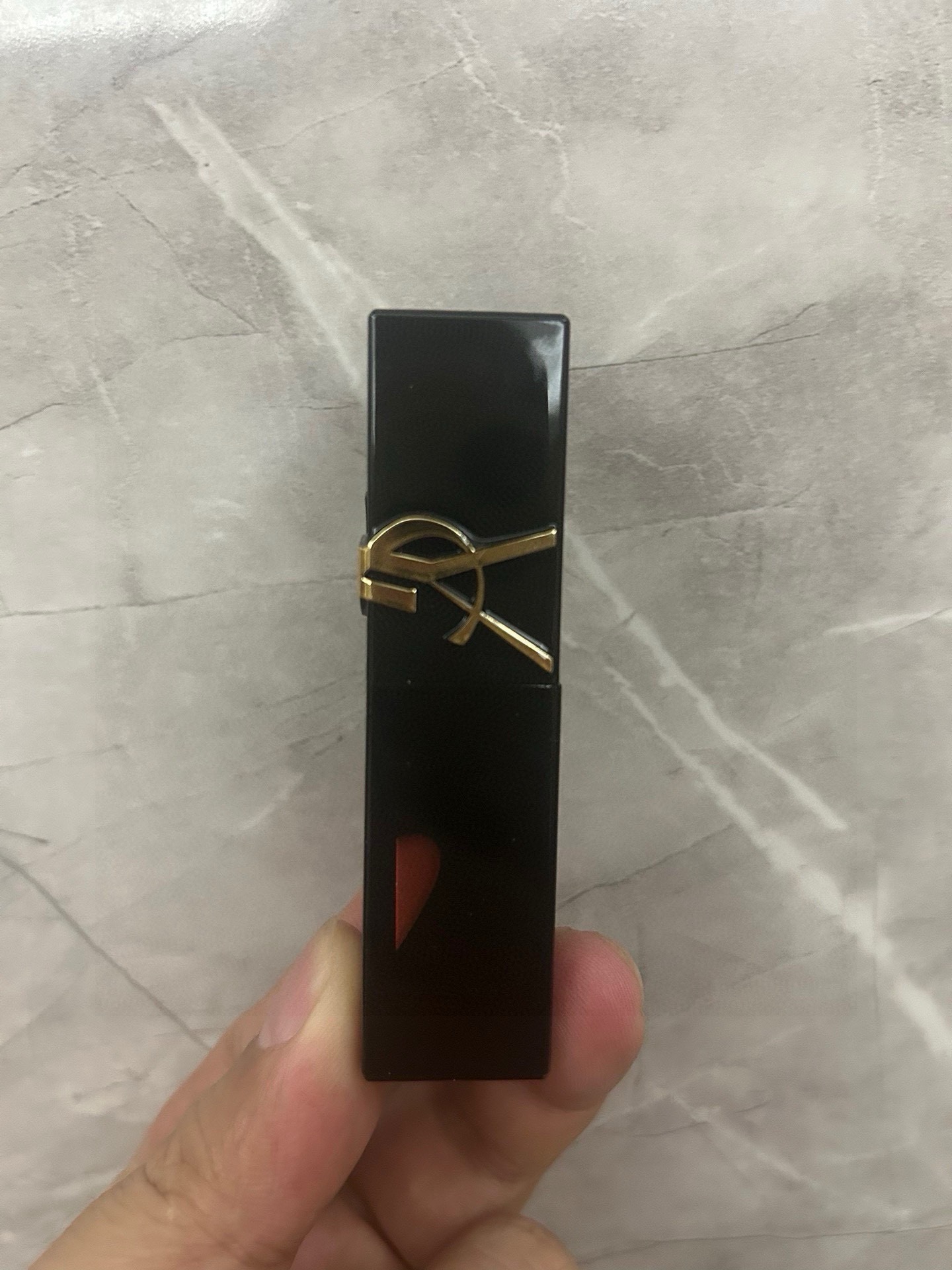 专柜品质/45💰包邮
圣罗兰爱心浮雕黑管唇釉5.5ml！色号：44#，403#，416#，440#，610#，611#，614#，620#，621#，622#，