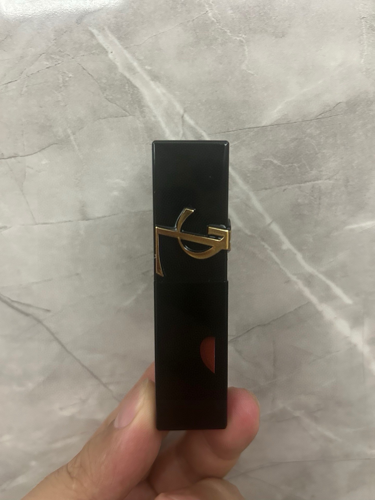 专柜品质/45💰包邮
圣罗兰爱心浮雕黑管唇釉5.5ml！色号：44#，403#，416#，440#，610#，611#，614#，620#，621#，622#，