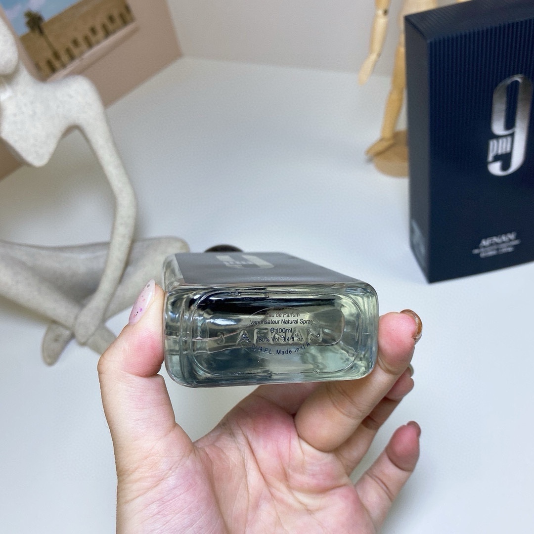 ✨80包
（阿芙南之香100ml黑瓶）🔜阿芙南之香Afnan 黑色9pm 100ml,2020
品牌：阿芙南之香
属性：男香
香调：美食东方调
前调：苹果肉桂薰衣草香柠檬
中调：橙花铃兰
后调：香草零陵香豆琥珀广藿香