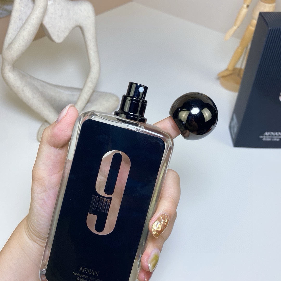 ✨80包
（阿芙南之香100ml黑瓶）🔜阿芙南之香Afnan 黑色9pm 100ml,2020
品牌：阿芙南之香
属性：男香
香调：美食东方调
前调：苹果肉桂薰衣草香柠檬
中调：橙花铃兰
后调：香草零陵香豆琥珀广藿香