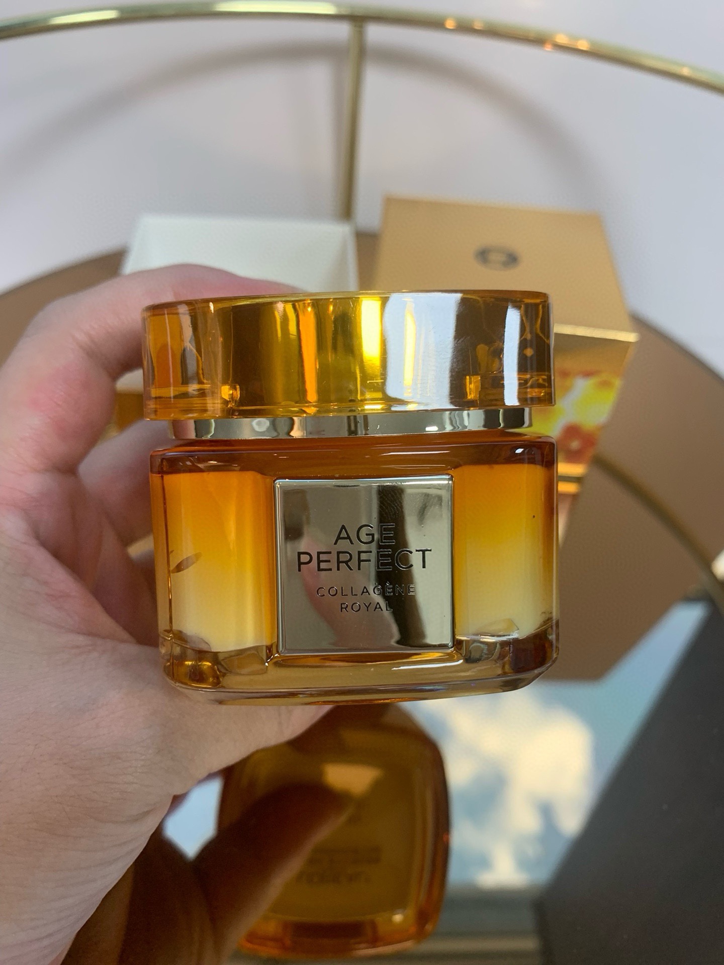 ✨60包
欧莱雅小蜜罐面霜60ml！功效：清爽型，滋润型。
