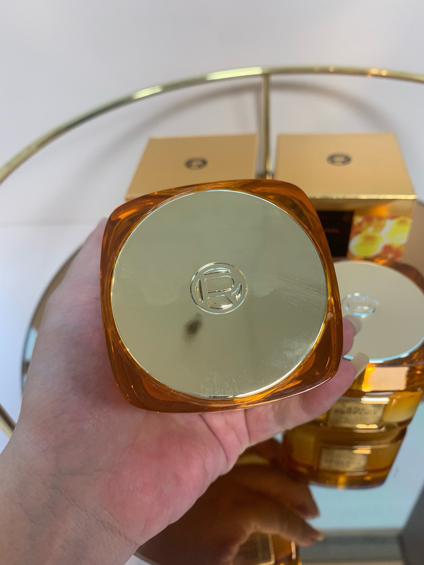 ✨60包
欧莱雅小蜜罐面霜60ml！功效：清爽型，滋润型。