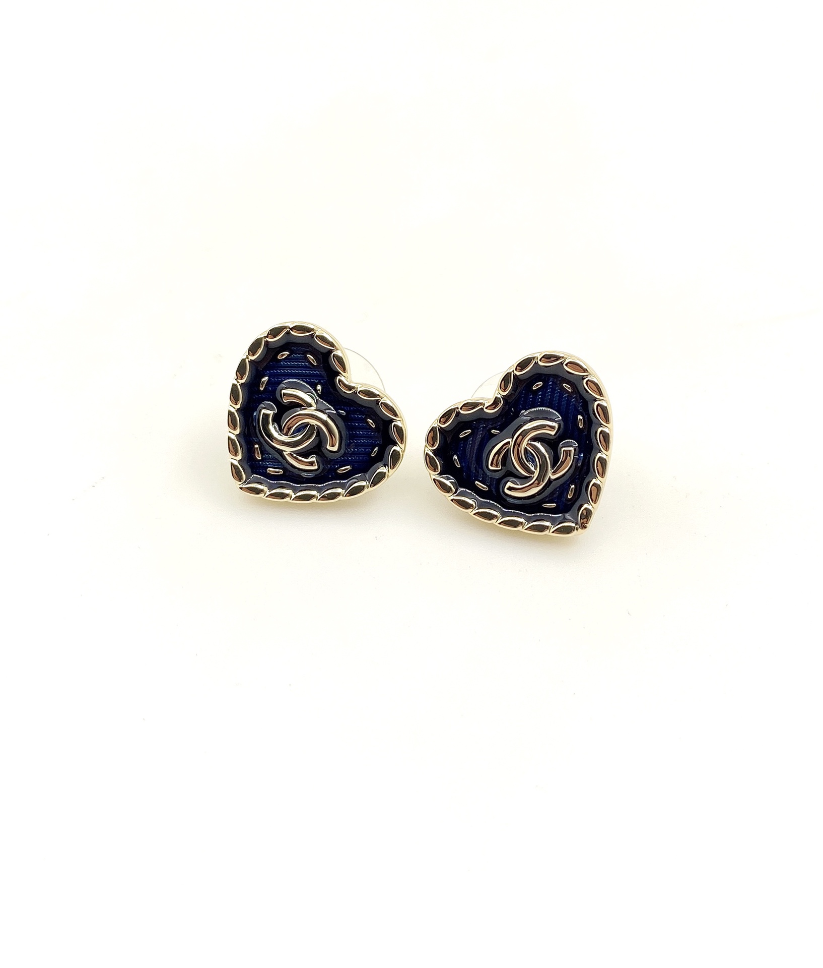 NO:111611,ch*nel [Latest Small Love CCC Earrings] Consistent ZP Brass Material, Elegant Jewelry19860909ch*nel【最新款小爱心cc耳钉】一致ZP黄铜材质,饰品精品,Jewelry