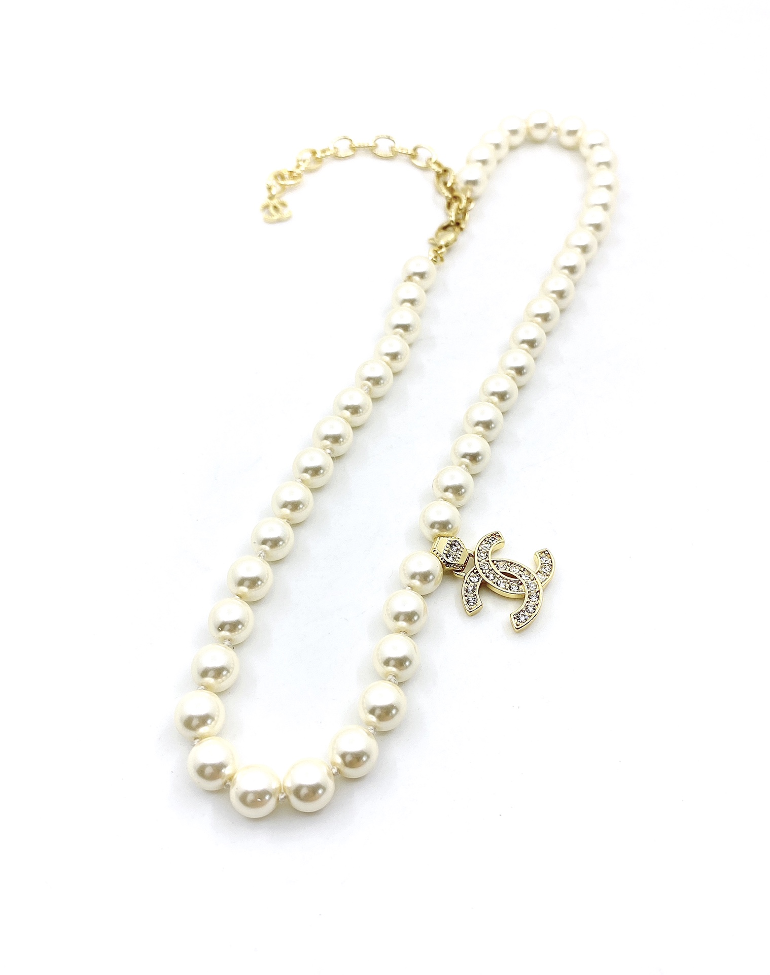  Chanel 最新款🆕🆕Jennie同款    全珍珠字母项链    一致专柜🆕材质