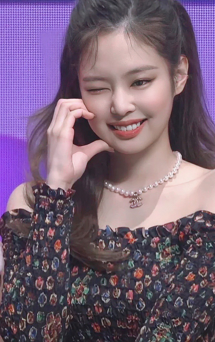  Chanel 最新款🆕🆕Jennie同款    全珍珠字母项链    一致专柜🆕材质