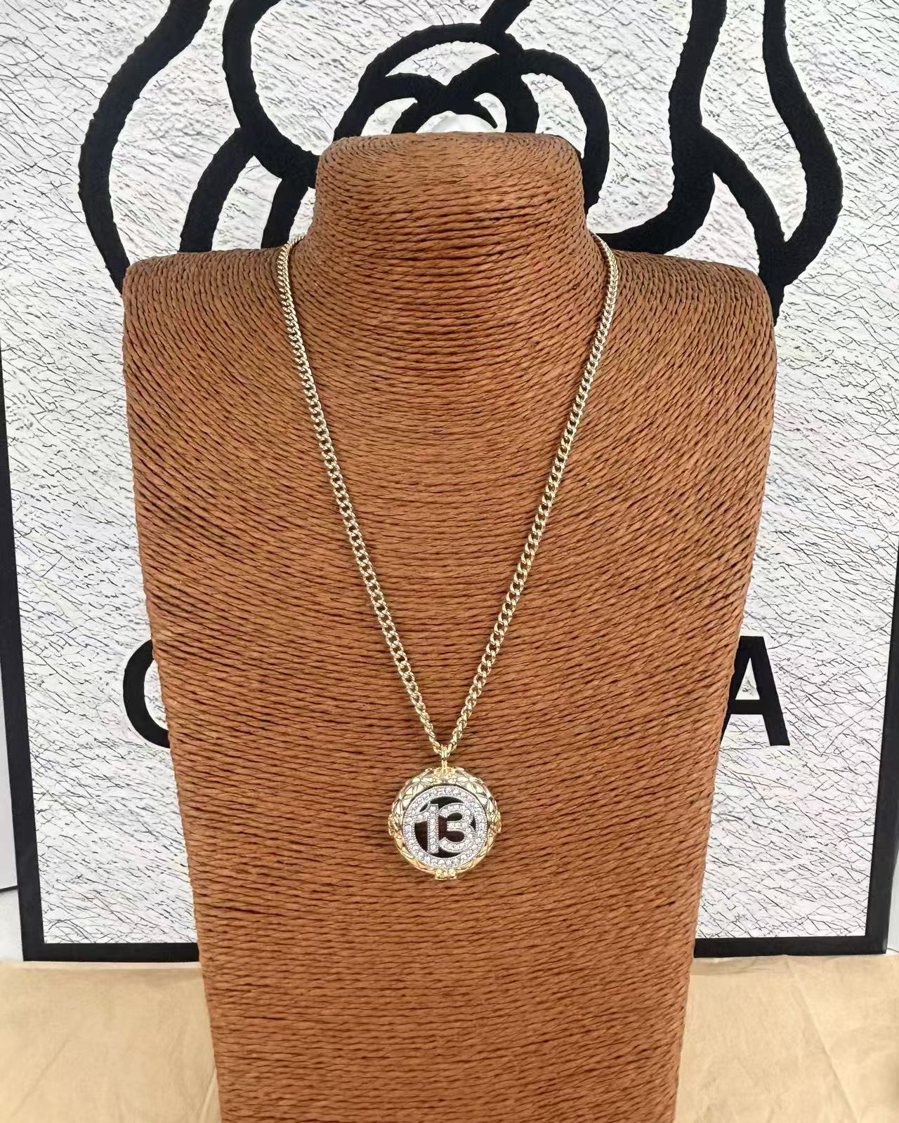 Luxury luxury necklace 3
