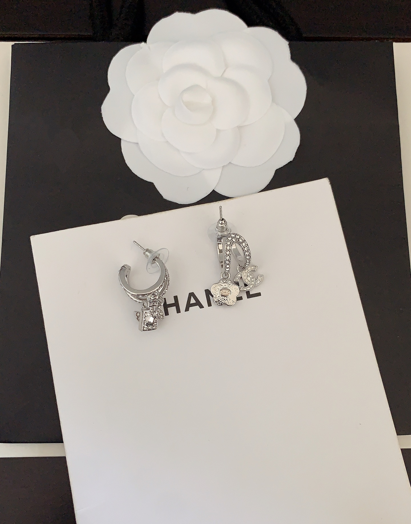 、【ch*nel  最新款🆕🆕白金花瓶耳钩】一致专柜🆕黄铜材质  