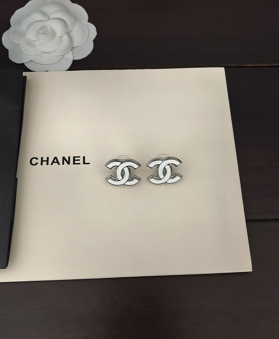  ch*nel  最新款🆕🆕白金白色cc耳钉】一致专柜🆕黄铜材质
