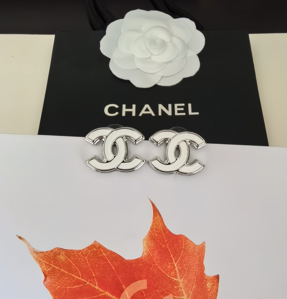  ch*nel  最新款🆕🆕白金白色cc耳钉】一致专柜🆕黄铜材质