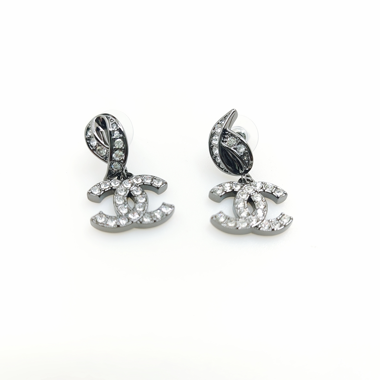 、【ch*nel  最新款🆕🆕枪黑cc耳环】一致专柜🆕黄铜材质   