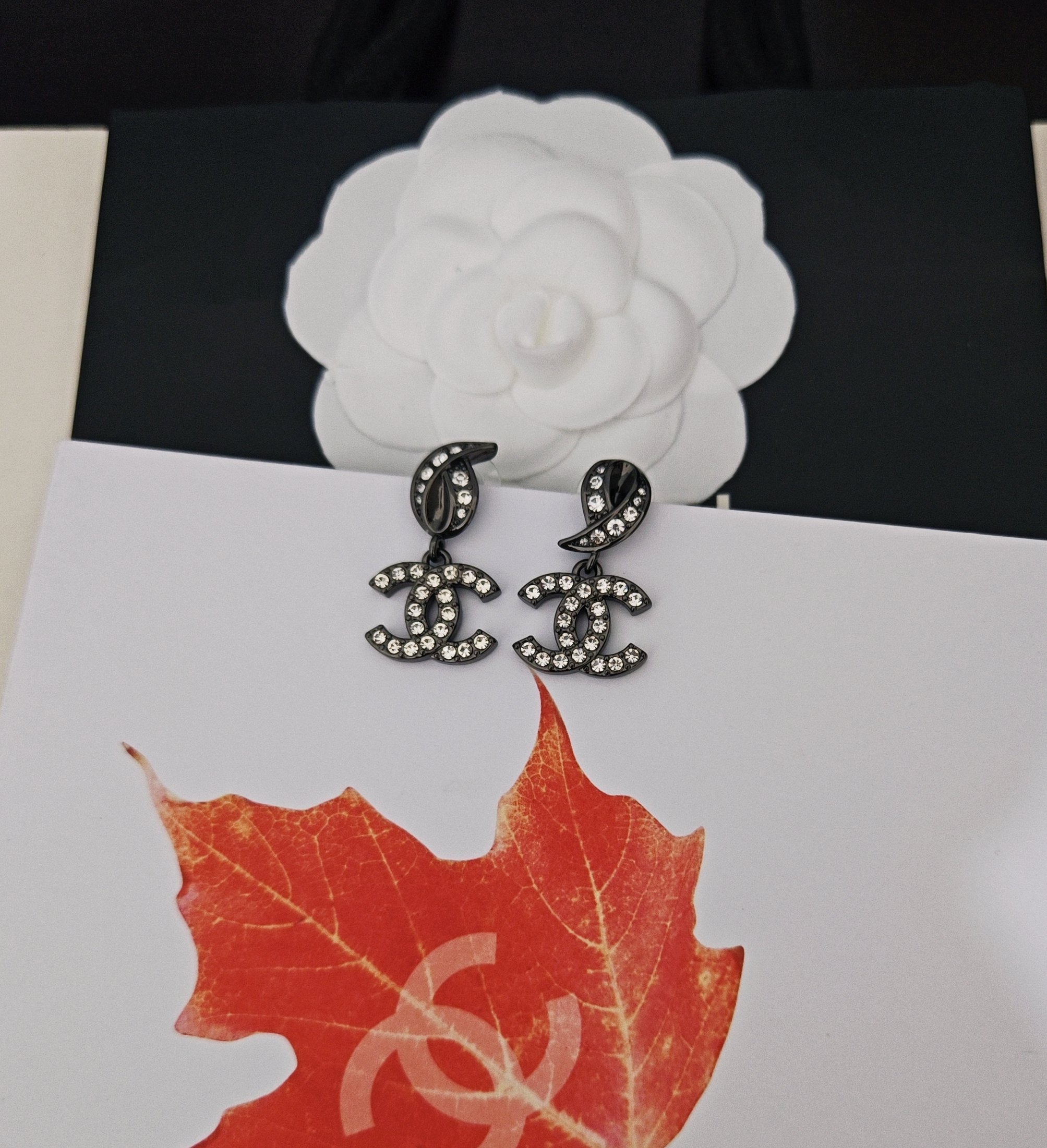 、【ch*nel  最新款🆕🆕枪黑cc耳环】一致专柜🆕黄铜材质   