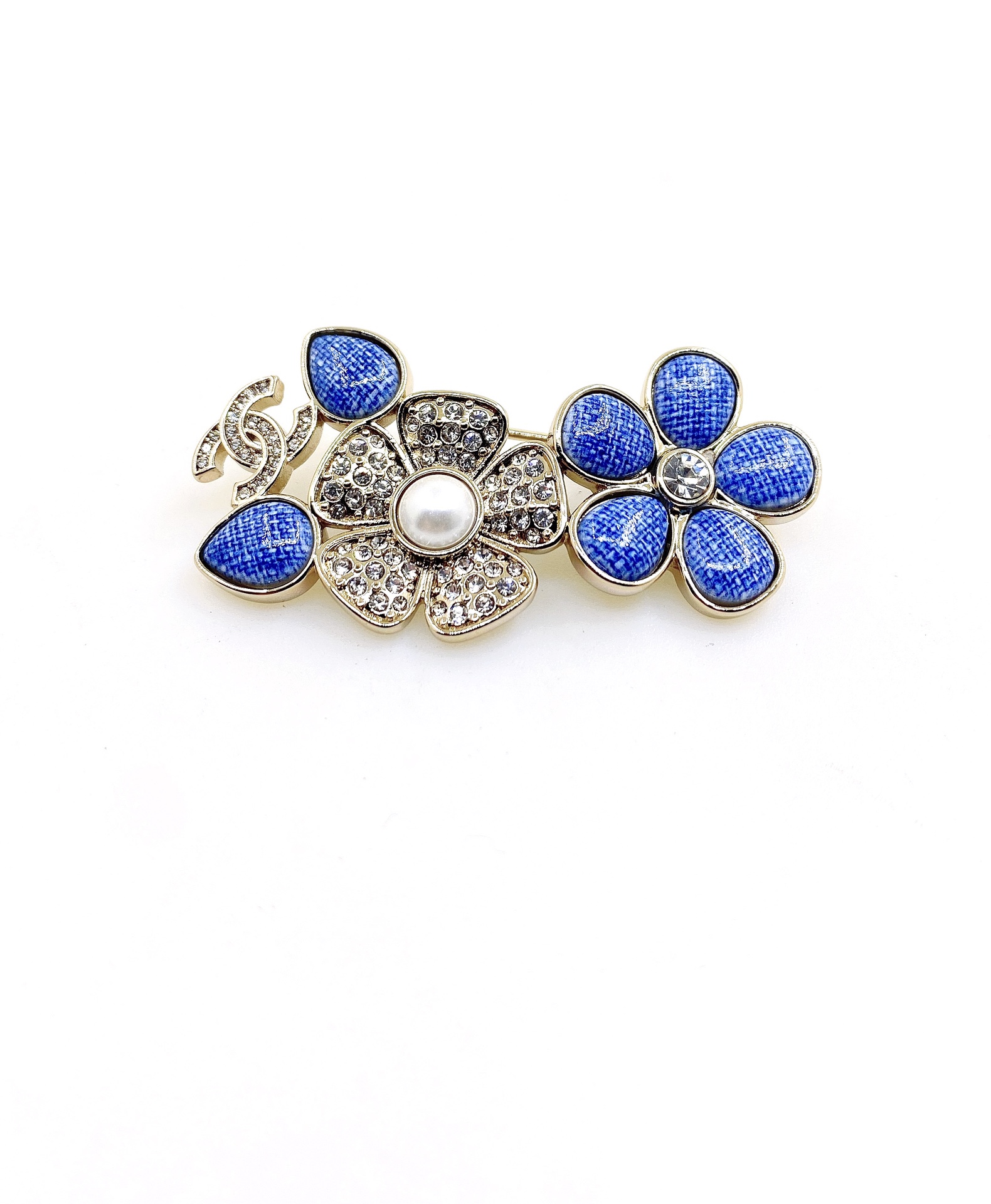 ch*nel último modelo 🆕🆕 broche de flores azules] consistente con ZP, material de latón