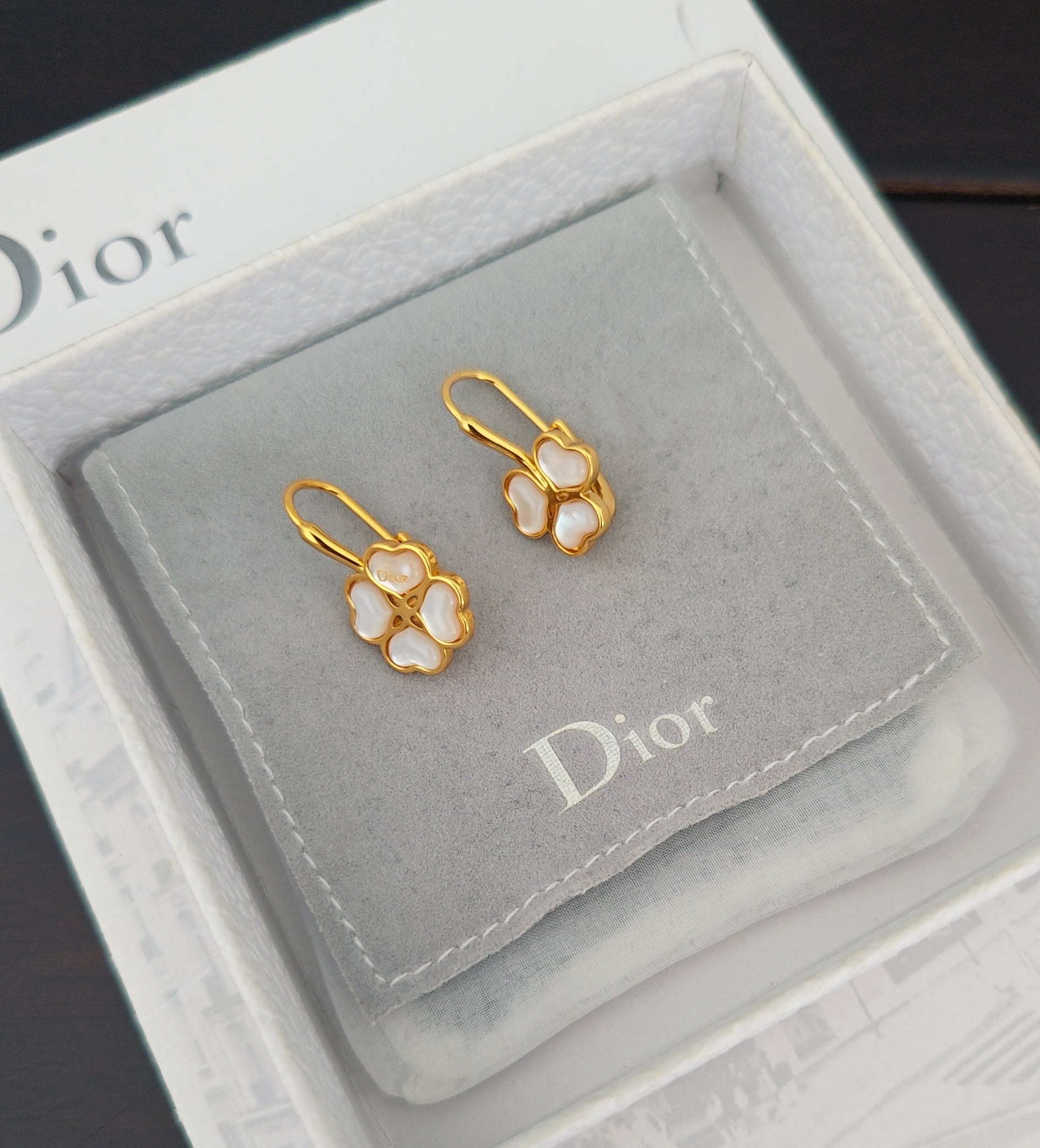 【D*or  最新款🆕🆕白贝壳花耳钩】一致官网黄铜材质
