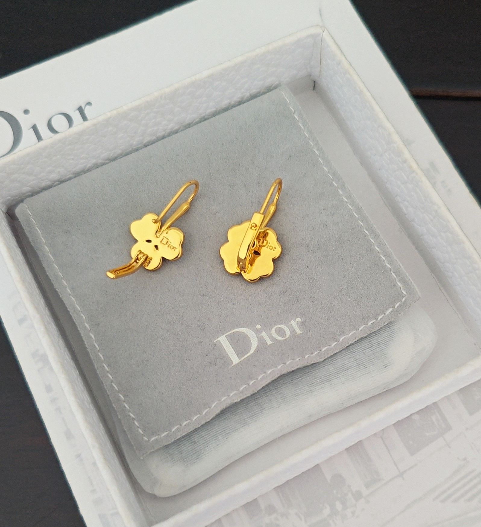 【D*or  最新款🆕🆕白贝壳花耳钩】一致官网黄铜材质