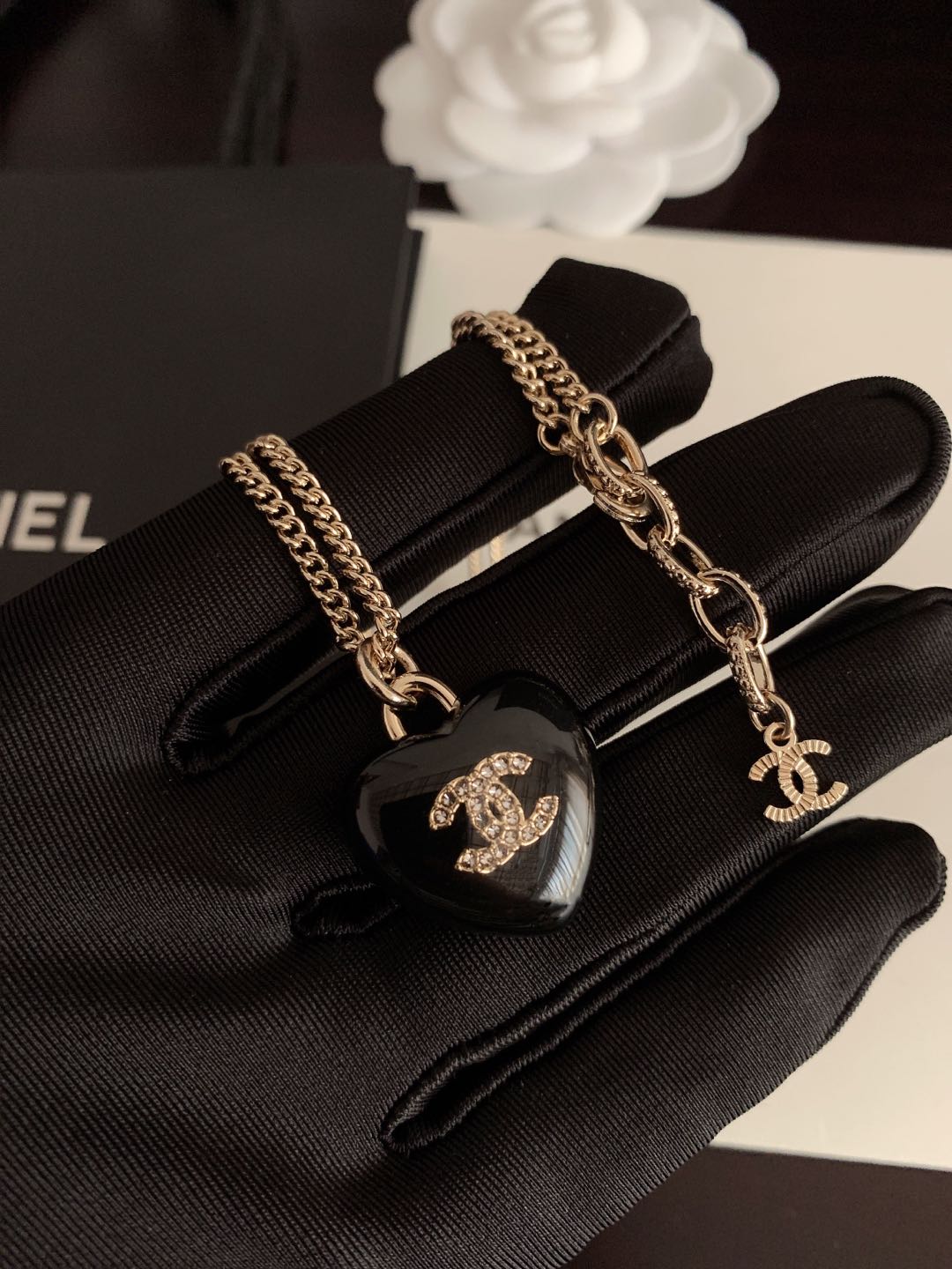 Chanel - Necklace - JR15DF8FE4FFE4