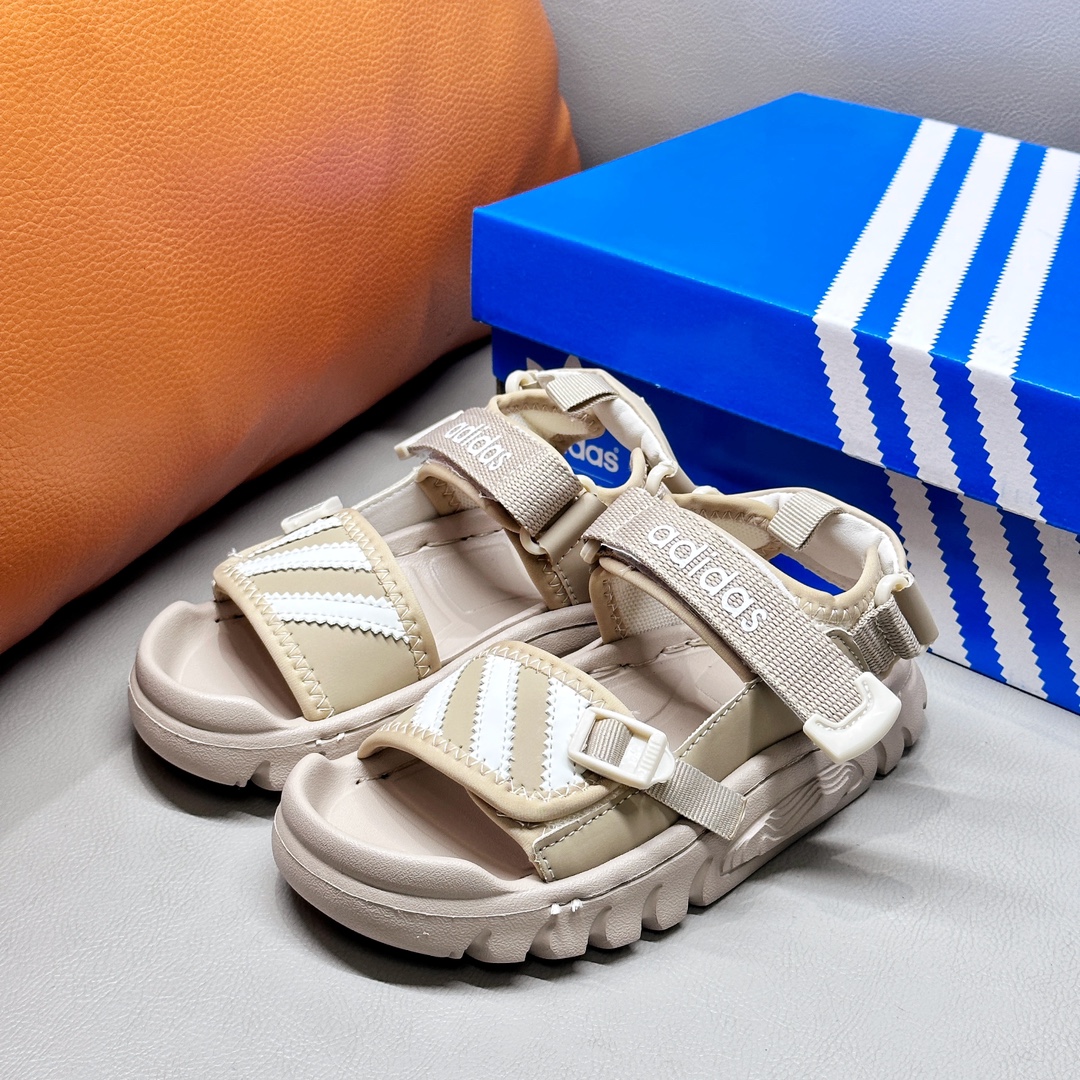 NO:211208,Adidas Baotou Velcro Beach Sandals Official Website was launched for the first time. Adidas Baotou design, toe protection against kicking and impact, resist external damage, protect toes from injury, lightweight wear-resistant and non-slip eva soles, surprise casual feeling, convenient to put on and take off Velcro, simple and flexible, versatile and easy to wear, appearance online, hot summer moment, trends are made by you [celebrating] [celebrating] [celebrating] [celebrating] Four colors: black pink gray brown Size 26-35, slippers, sandals, adidas, sandals, slippers,19860909Adidas包头魔术贴沙滩凉鞋官网首发爆款热上市 阿迪达斯包头设计 护趾防踢撞 抵御外力伤害,保护脚趾免于受伤 轻质耐磨防滑eva鞋底惊喜的休闲感 穿脱便捷魔术贴 简单灵活不失颜值 百搭好穿 颜值在线 炎夏时刻 潮流由你发声[庆祝][庆祝][庆祝] 四色:黑色 粉色 灰色 棕色 尺码26-35,拖鞋，凉鞋,adidas,sandals,slippers,,Children's