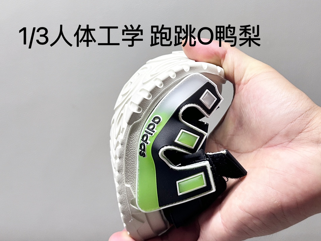 图片[9]-🚦配色合集🔻 🔗 Adidas马卡龙糖果🍬儿童沙滩凉鞋 尺码：26-35码 👍 独特的魔术贴设计，让穿脱变得简单快捷，即使是最忙碌的父母也能轻松应对🏃‍♀️🏃‍♂️。小朋友们再也不用担心鞋带松掉，随时都能欢快地在沙滩上奔跑🌊。 👟 软底设计贴心呵护小脚丫，无论是沙子还是鹅卵石，都能轻松承受，让每一步都成为快乐的足迹👣。绝对是海滩派对的焦点🌟！ 🏷️ #夏日沙滩必备 #儿童魔术贴凉鞋-选品中心