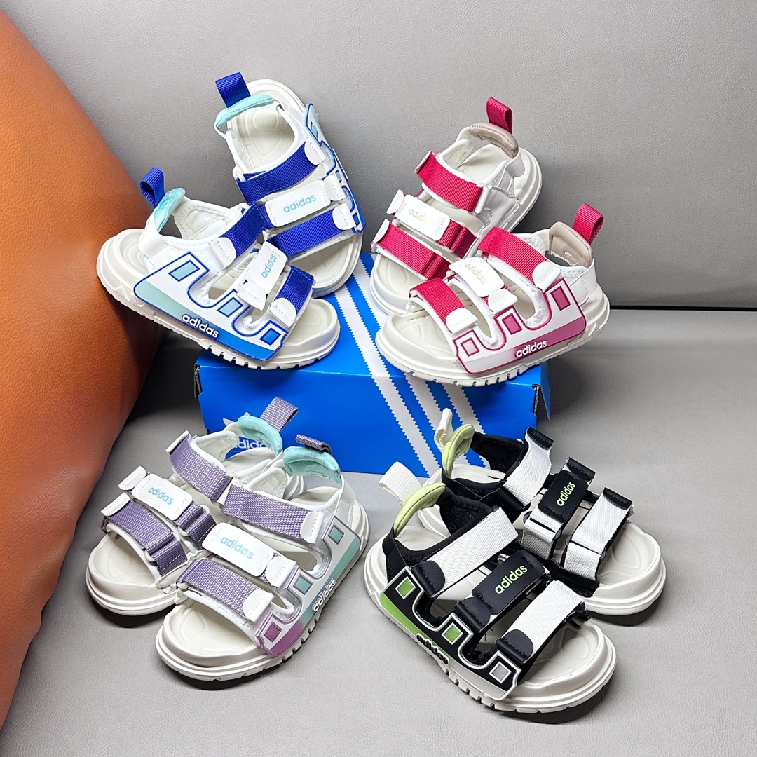 图片[6]-🚦配色合集🔻 🔗 Adidas马卡龙糖果🍬儿童沙滩凉鞋 尺码：26-35码 👍 独特的魔术贴设计，让穿脱变得简单快捷，即使是最忙碌的父母也能轻松应对🏃‍♀️🏃‍♂️。小朋友们再也不用担心鞋带松掉，随时都能欢快地在沙滩上奔跑🌊。 👟 软底设计贴心呵护小脚丫，无论是沙子还是鹅卵石，都能轻松承受，让每一步都成为快乐的足迹👣。绝对是海滩派对的焦点🌟！ 🏷️ #夏日沙滩必备 #儿童魔术贴凉鞋-选品中心
