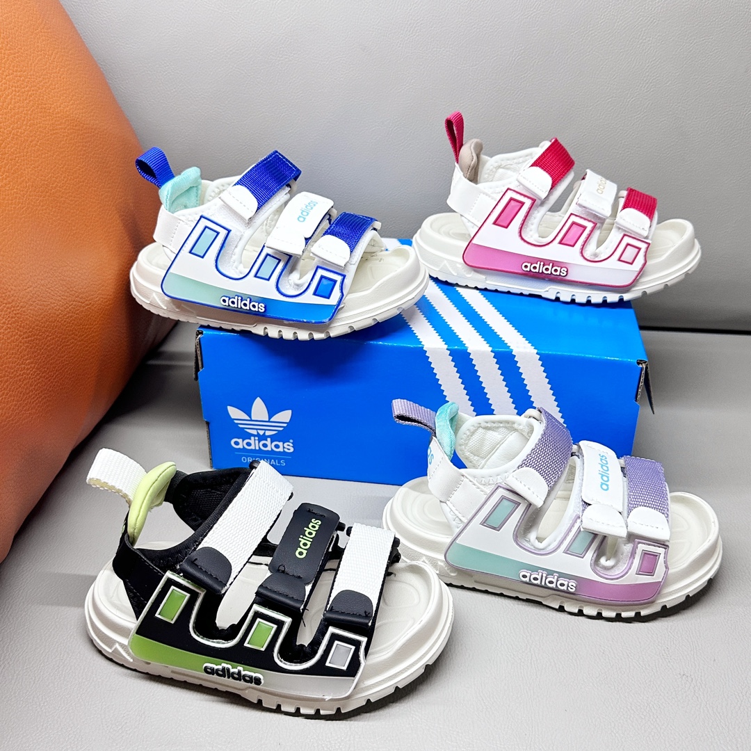 图片[7]-🚦配色合集🔻 🔗 Adidas马卡龙糖果🍬儿童沙滩凉鞋 尺码：26-35码 👍 独特的魔术贴设计，让穿脱变得简单快捷，即使是最忙碌的父母也能轻松应对🏃‍♀️🏃‍♂️。小朋友们再也不用担心鞋带松掉，随时都能欢快地在沙滩上奔跑🌊。 👟 软底设计贴心呵护小脚丫，无论是沙子还是鹅卵石，都能轻松承受，让每一步都成为快乐的足迹👣。绝对是海滩派对的焦点🌟！ 🏷️ #夏日沙滩必备 #儿童魔术贴凉鞋-选品中心