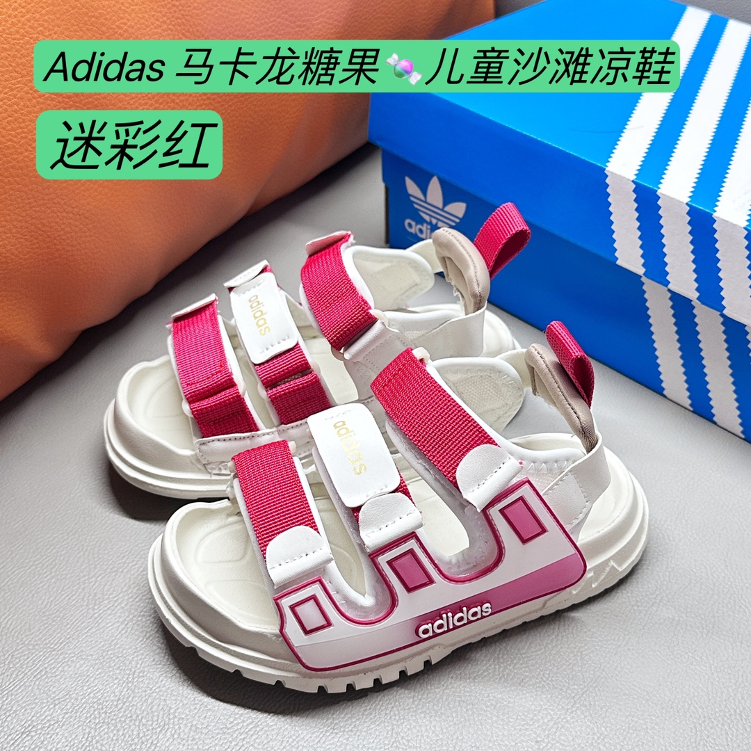 图片[2]-🚦配色合集🔻 🔗 Adidas马卡龙糖果🍬儿童沙滩凉鞋 尺码：26-35码 👍 独特的魔术贴设计，让穿脱变得简单快捷，即使是最忙碌的父母也能轻松应对🏃‍♀️🏃‍♂️。小朋友们再也不用担心鞋带松掉，随时都能欢快地在沙滩上奔跑🌊。 👟 软底设计贴心呵护小脚丫，无论是沙子还是鹅卵石，都能轻松承受，让每一步都成为快乐的足迹👣。绝对是海滩派对的焦点🌟！ 🏷️ #夏日沙滩必备 #儿童魔术贴凉鞋-选品中心