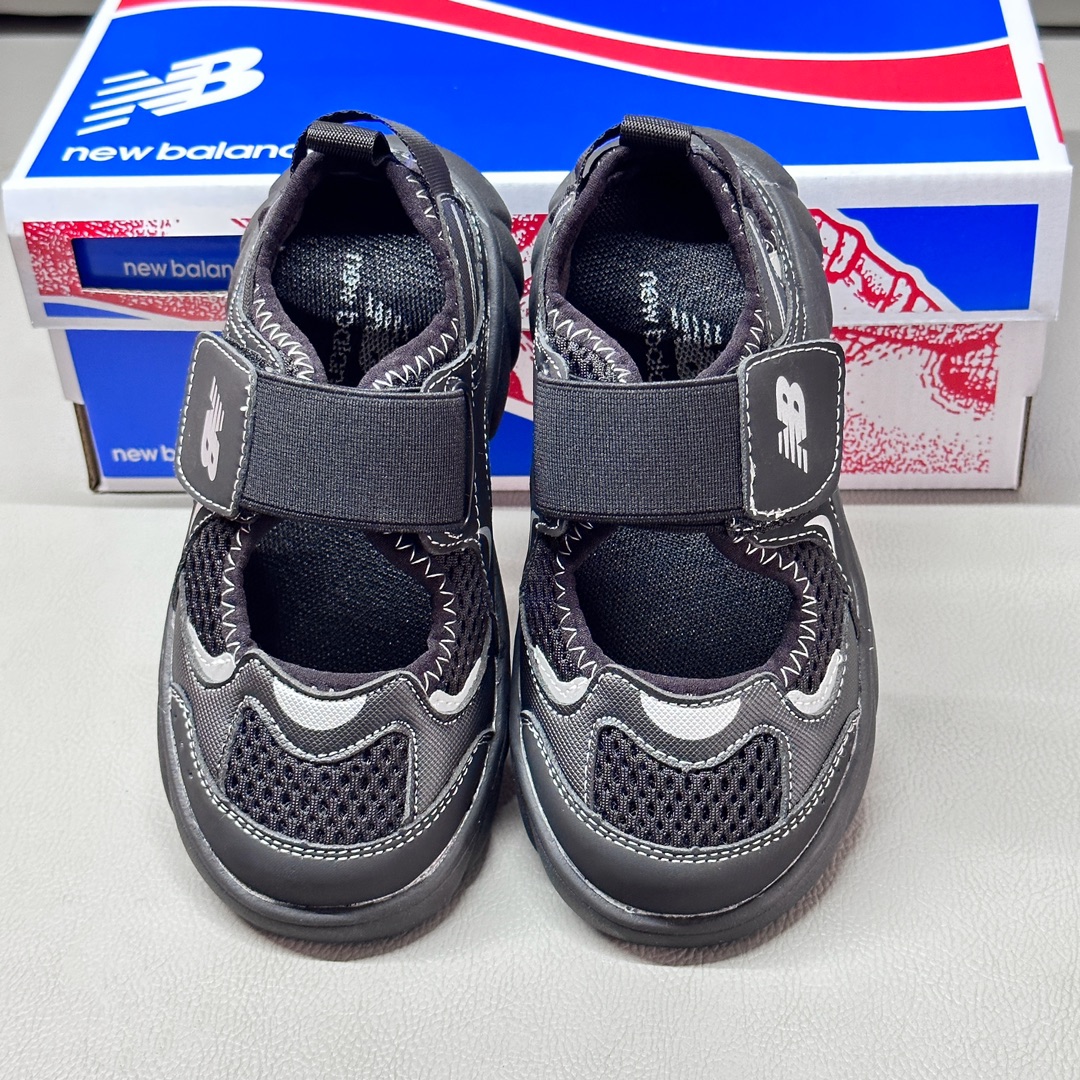 图片[4]-外地版本，调NB920🍬儿童沙滩凉鞋 爆款包头清凉涉水鞋 玩水新搭档 去户外 勇敢闯 3/1人体工学跑跳0鸭梨 轻质橡胶鞋底 魔术贴轻快穿脱 so easy～镂空鞋面 通风带走燥热 轻薄网纹布 透气排汗 三色：黑色 灰色 粉色 尺码：26-37-选品中心