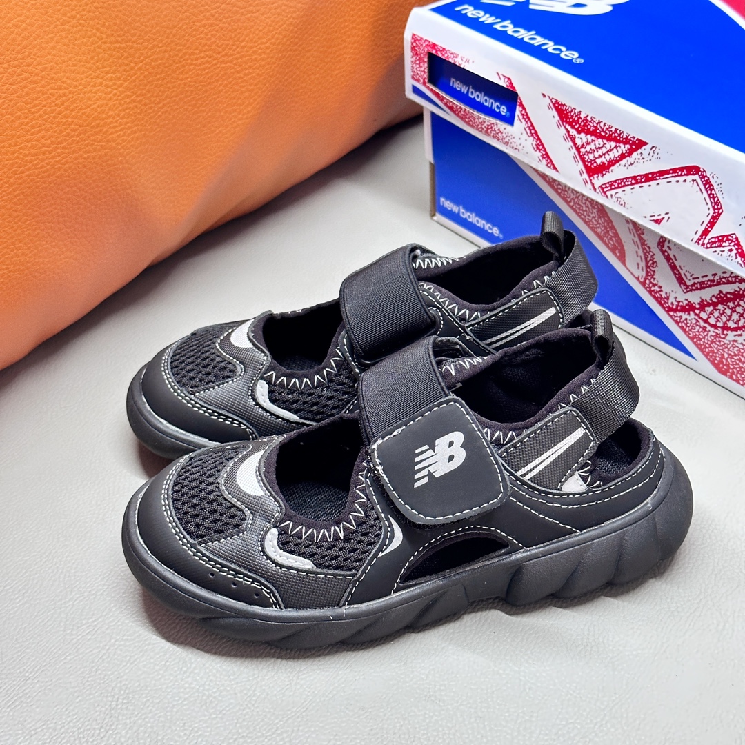 外地版本，调NB920🍬儿童沙滩凉鞋 爆款包头清凉涉水鞋 玩水新搭档 去户外 勇敢闯 3/1人体工学跑跳0鸭梨 轻质橡胶鞋底 魔术贴轻快穿脱 so easy～镂空鞋面 通风带走燥热 轻薄网纹布 透气排汗 三色：黑色 灰色 粉色 尺码：26-37-选品中心