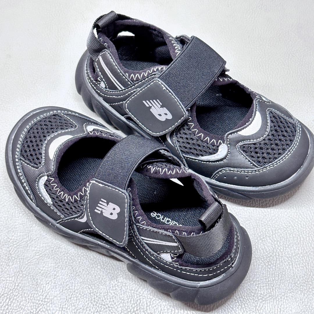 图片[9]-外地版本，调NB920🍬儿童沙滩凉鞋 爆款包头清凉涉水鞋 玩水新搭档 去户外 勇敢闯 3/1人体工学跑跳0鸭梨 轻质橡胶鞋底 魔术贴轻快穿脱 so easy～镂空鞋面 通风带走燥热 轻薄网纹布 透气排汗 三色：黑色 灰色 粉色 尺码：26-37-选品中心