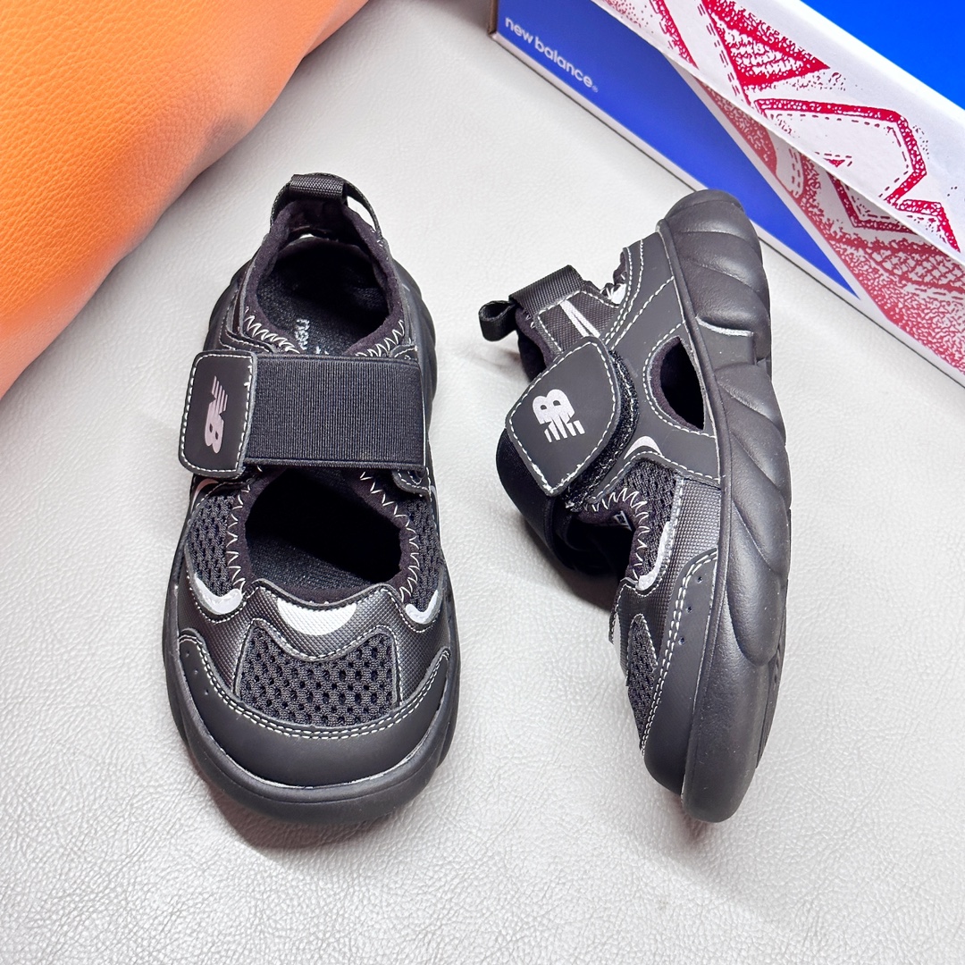 图片[5]-外地版本，调NB920🍬儿童沙滩凉鞋 爆款包头清凉涉水鞋 玩水新搭档 去户外 勇敢闯 3/1人体工学跑跳0鸭梨 轻质橡胶鞋底 魔术贴轻快穿脱 so easy～镂空鞋面 通风带走燥热 轻薄网纹布 透气排汗 三色：黑色 灰色 粉色 尺码：26-37-选品中心