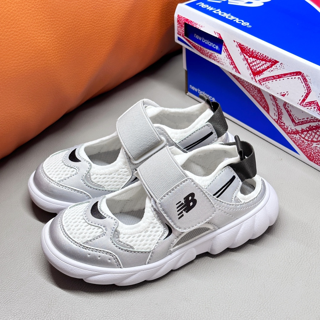 NB920🍬儿童沙滩凉鞋 爆款包头清凉涉水鞋 玩水新搭档 去户外 勇敢闯 3/1人体工学跑跳0鸭梨 轻质橡胶鞋底 魔术贴轻快穿脱 so easy～镂空鞋面 通风带走燥热 轻薄网纹布 透气排汗 三色：黑色 灰色 粉色 尺码：26-37-选品中心