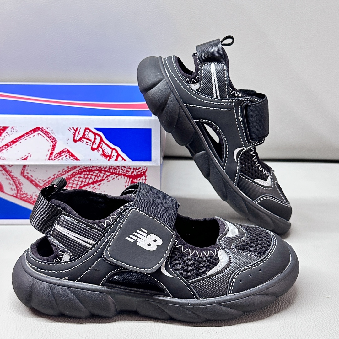 图片[6]-🚦配色合集🔻 🔗 NB920儿童凉鞋🍬儿童沙滩凉鞋 尺码：26-37码 👍 独特的魔术贴设计，让穿脱变得简单快捷，即使是最忙碌的父母也能轻松应对🏃‍♀️🏃‍♂️。小朋友们再也不用担心鞋带松掉，随时都能欢快地在沙滩上奔跑🌊。 👟 软底设计贴心呵护小脚丫，无论是沙子还是鹅卵石，都能轻松承受，让每一步都成为快乐的足迹👣。绝对是海滩派对的焦点🌟！ 🏷️ #夏日沙滩必备 #儿童魔术贴凉鞋-选品中心