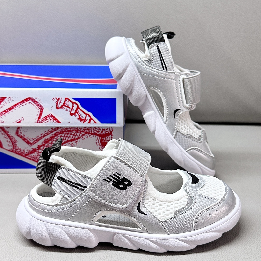 图片[8]-🚦配色合集🔻 🔗 NB920儿童凉鞋🍬儿童沙滩凉鞋 尺码：26-37码 👍 独特的魔术贴设计，让穿脱变得简单快捷，即使是最忙碌的父母也能轻松应对🏃‍♀️🏃‍♂️。小朋友们再也不用担心鞋带松掉，随时都能欢快地在沙滩上奔跑🌊。 👟 软底设计贴心呵护小脚丫，无论是沙子还是鹅卵石，都能轻松承受，让每一步都成为快乐的足迹👣。绝对是海滩派对的焦点🌟！ 🏷️ #夏日沙滩必备 #儿童魔术贴凉鞋-选品中心