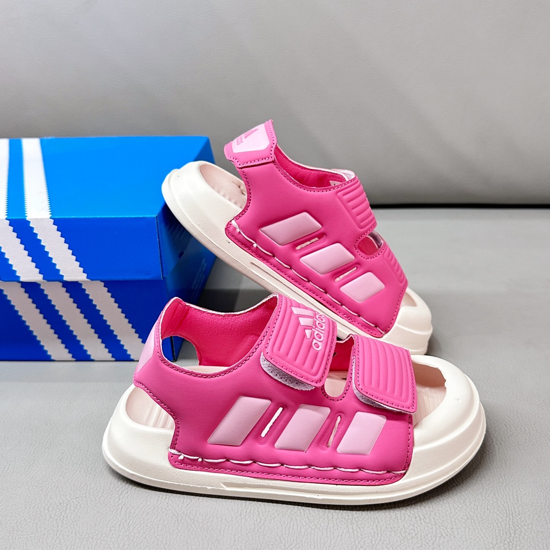 图片[8]-阿迪达斯ALTASWIM2.01升级版双魔术贴包头轻便儿童运动凉鞋 尺码：22-35码 🎯 系上只需轻轻一拍，魔术贴设计超便捷👑，不再有烦恼宝宝自己穿鞋的时刻。包头设计更好保护脚丫☀️。 🎈 轻盈材质像空气一样拥抱孩子的小脚丫🍃，每一步都是快乐和舒适的舞动💃。 🧳 不管户外探索还是家庭游戏日子📸，一双在手，活力全都有🔥！-选品中心