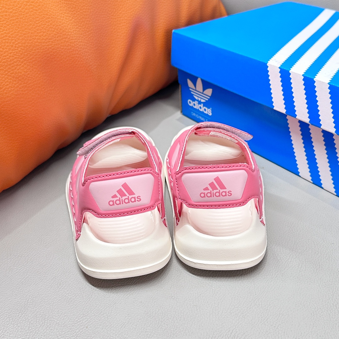 图片[4]-阿迪达斯ALTASWIM2.01升级版双魔术贴包头轻便儿童运动凉鞋 尺码：22-35码 🎯 系上只需轻轻一拍，魔术贴设计超便捷👑，不再有烦恼宝宝自己穿鞋的时刻。包头设计更好保护脚丫☀️。 🎈 轻盈材质像空气一样拥抱孩子的小脚丫🍃，每一步都是快乐和舒适的舞动💃。 🧳 不管户外探索还是家庭游戏日子📸，一双在手，活力全都有🔥！-选品中心