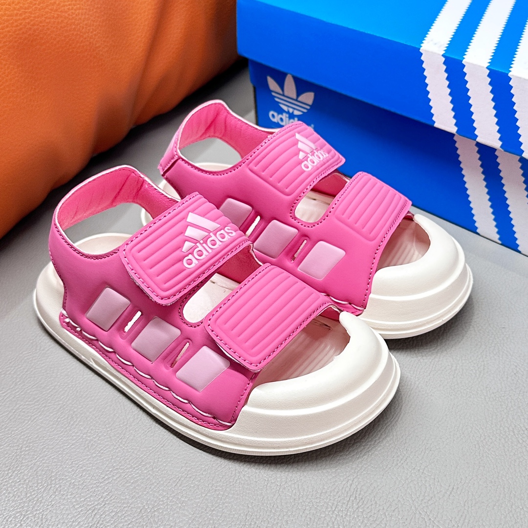 图片[2]-阿迪达斯ALTASWIM2.01升级版双魔术贴包头轻便儿童运动凉鞋 尺码：22-35码 🎯 系上只需轻轻一拍，魔术贴设计超便捷👑，不再有烦恼宝宝自己穿鞋的时刻。包头设计更好保护脚丫☀️。 🎈 轻盈材质像空气一样拥抱孩子的小脚丫🍃，每一步都是快乐和舒适的舞动💃。 🧳 不管户外探索还是家庭游戏日子📸，一双在手，活力全都有🔥！-选品中心