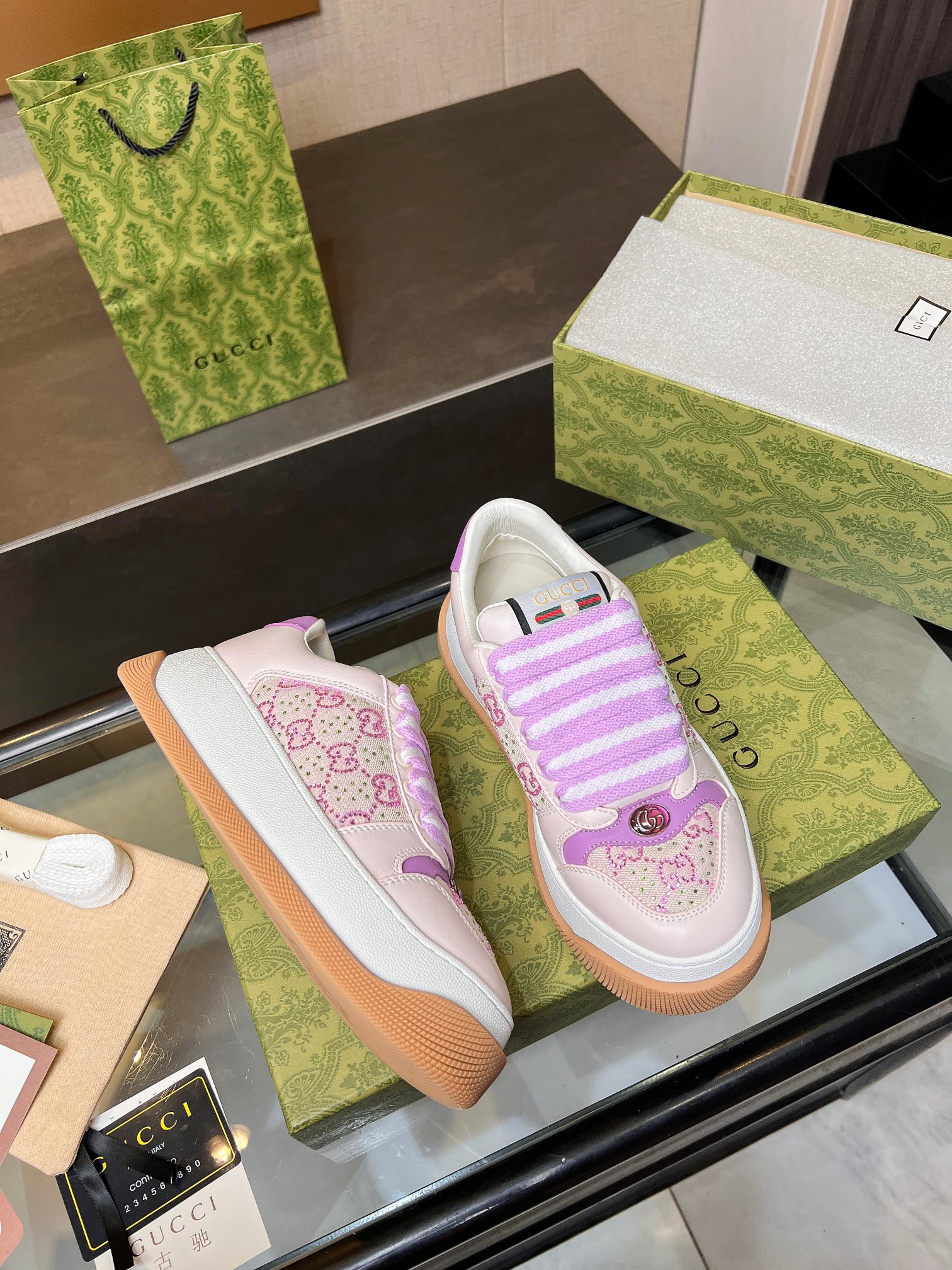 トップクオリティのスポーツシューズ - GG帆布&紫革ディテール