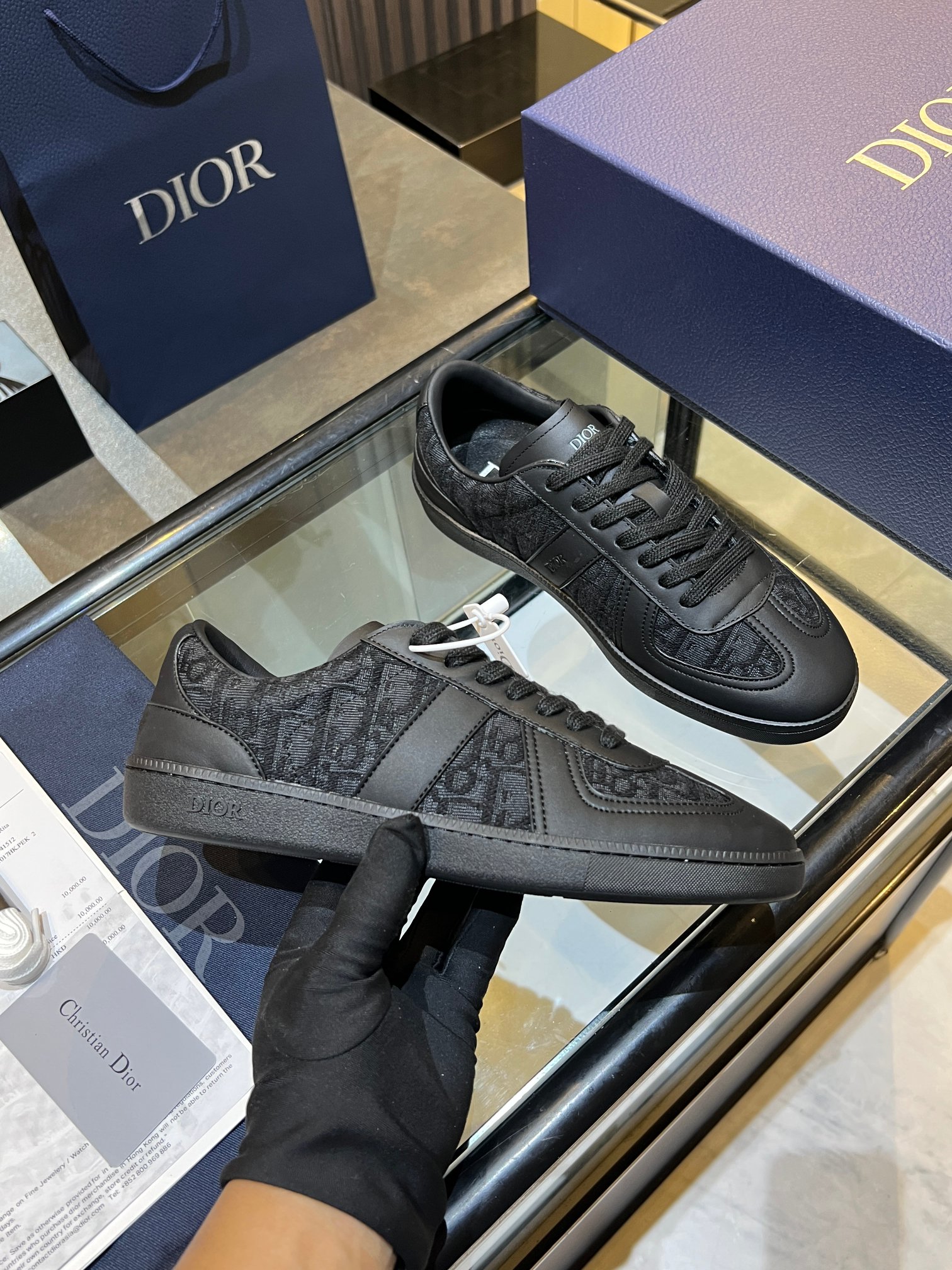 NO:560701,Dior DIOR moral training shoes｜Finally found my destined couple shoes!  Full marks for high-end and comfort, sisters!  This new pair of DIOR skateboard shoes is so delicious!  The classic design of De Xun shoes looks good no matter how you wear it, and it will directly lock the ceiling of couples' outfits!  The texture is full of texture. The upper is made of cow leather, which is delicate and soft and can breathe. You will know what high-end is as soon as you put it on your feet. The original TPU outsole is super non-slip and super wear-resistant. It is not tiring when you walk in the wind. You are not afraid of running around and shopping. The size range is 35-45. Boys and girls can find their own size. Hurry and @your family to wear couple shoes together to hit the streets!  #DIOR德 training shoes #couple shoes recommendation #luxury wear #universal shoes, casual shoes/sports shoes, dior, dior, sneakers, cowhide19860909迪奥DIOR德训鞋｜终于找到本命情侣鞋！高级感与舒适度双满分 姐妹们！这双DIOR新款滑板鞋也太香了吧！经典德训鞋设计,怎么搭都好看,直接锁死情侣穿搭天花板！ 质感直接拉满 鞋面鞋内全头层牛皮,细腻柔软会呼吸,上脚一秒就知道什么叫高级. 原版TPU大底 超防滑超耐磨,走路带风还完全不累脚,暴走逛街都没在怕的. 码数超全35-45 男生女生都能找到自己的尺码,快@你家那位一起穿情侣鞋出门炸街！ #DIOR德训鞋 #情侣鞋推荐 #奢侈品穿搭 #百搭鞋款,休闲鞋/运动鞋,dior,dior,sneakers,cowhide,Women's Shoes