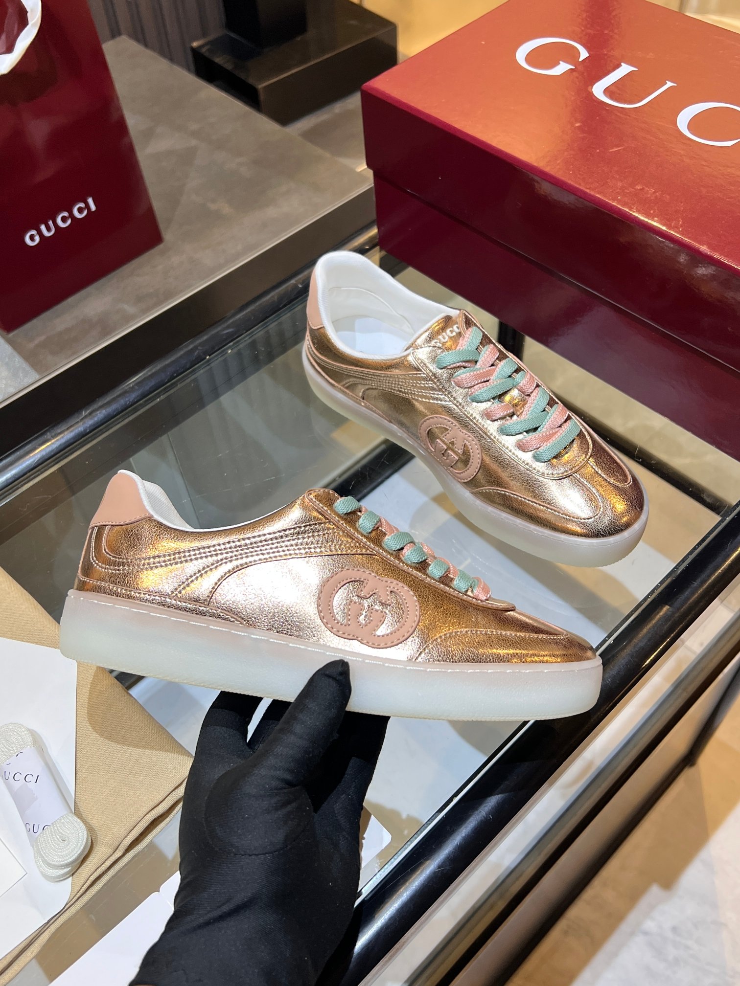 NO:745604,High version, shipped, couple style De Xun shoes; Forrest Gump shoes; sports shoes, classic retro style Forrest Gump shoes that will never fade, absolute must-have De Xun sneakers, original customized cowhide leather/cow suede fabric, cowhide feet, original TPU sole, code number 35-44,,sneakers,cowhide19860909高版本,出货,情侣款德训鞋；阿甘鞋；运动鞋 经典复古范永不褪色的阿甘训德鞋,绝对人手入必的德训运动鞋原版定牛制皮/牛反绒面料,牛皮垫脚,TPU原版底, 码数35-44,,sneakers,cowhide,Men's shoes