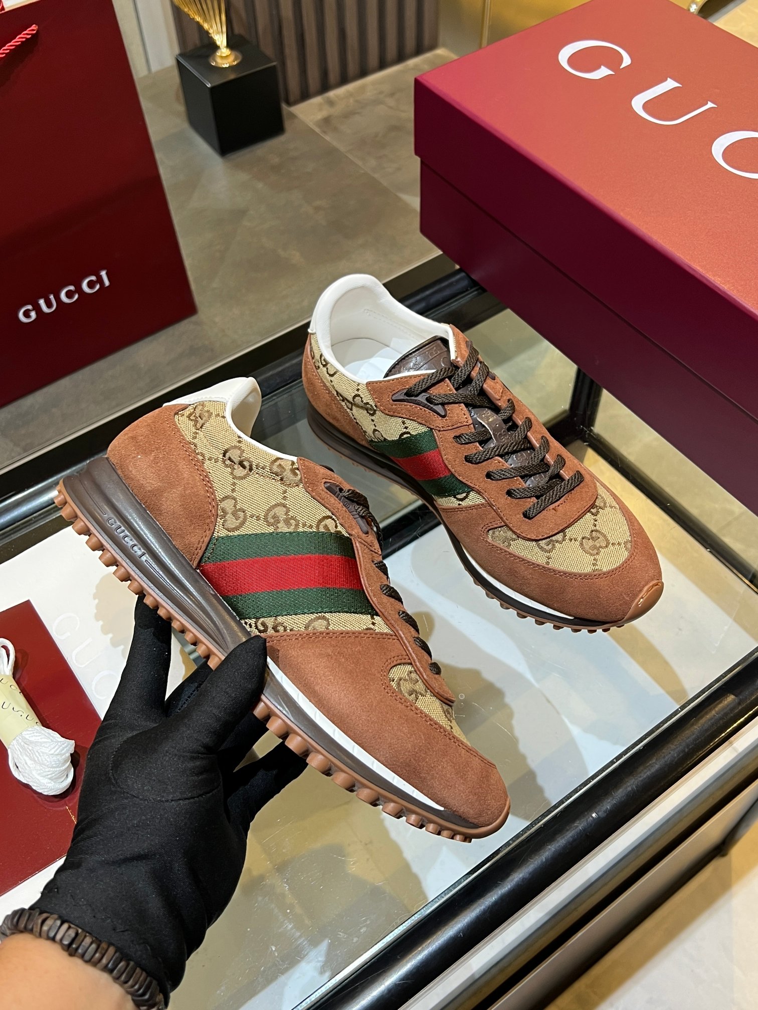 NO:730681,Real price Gucci Gucci top version latest catwalk style Re-Motion series thick sole casual sports shoes original purchase development and production this sports fabric: original custom imported first layer cowhide sole original molded TPU material sole thickness 3.5CM Size: women's 35-40 men's 40-45--,, gucci, gucci, sneakers, cowhide19860909实价Gucci古驰 顶级版本 最新 走秀款 Re-Motion系列 厚底 休闲 运动鞋 原版购入开发 做货 这款运动 面料:原版定制进口头层牛皮 鞋底原版开模TPU材质 底厚3.5CM Size:女款35-40男款40-45--,,gucci,gucci,sneakers,cowhide,Men's shoes