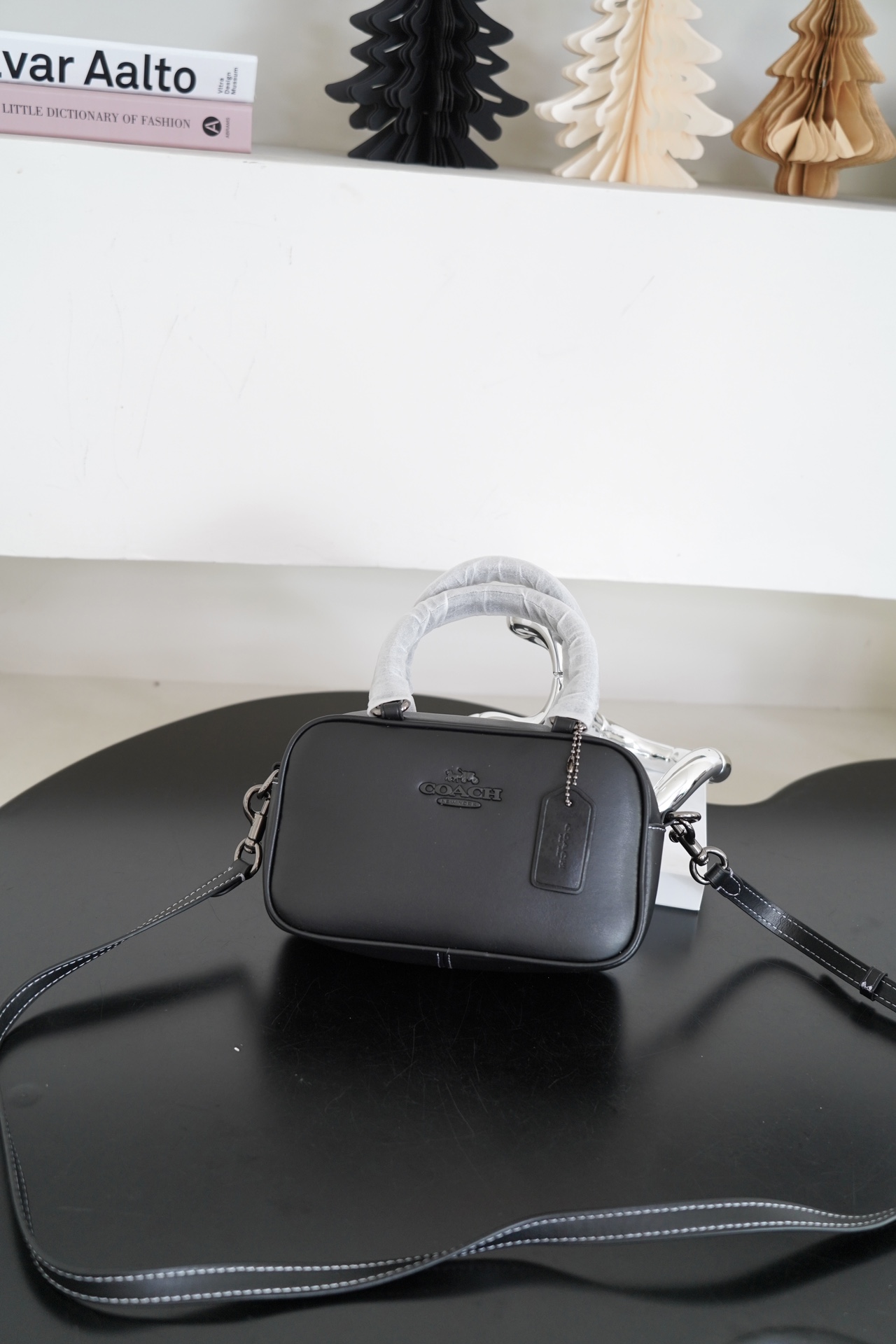 COACH Satchel枕头包 - シンプルでエレガントなデザイン