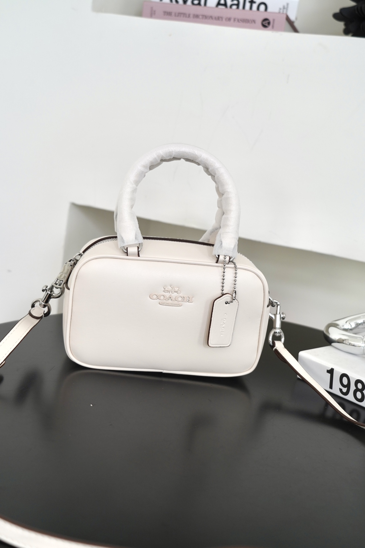 COACH Satchel枕头包 - スタイリッシュなデザインと機能性